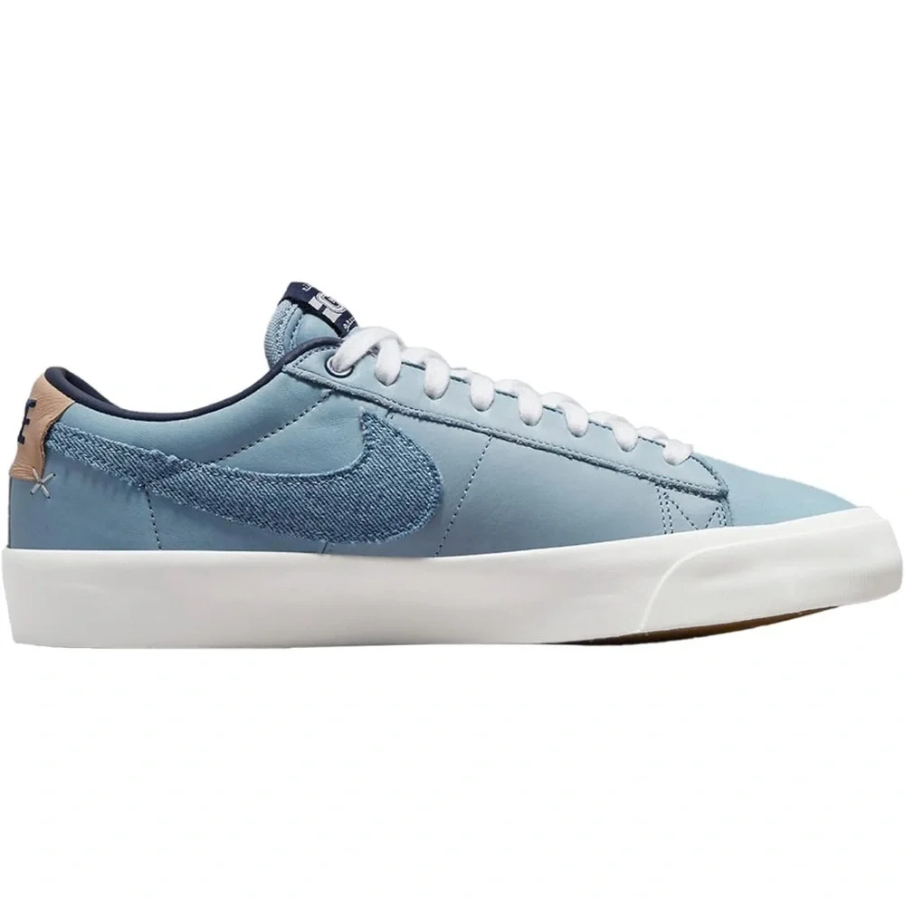 Nike Zoom Blazer Low Pro GT PRM in White/ Navy Size 7 in men’s 8.5 in women’s